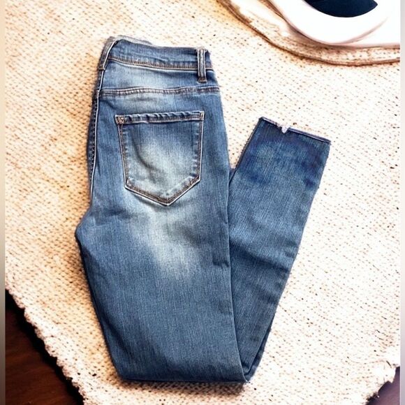 KENSIE JEANS THE ULTIMATE HIGH RISE SKINNY WASH LOOK WITH HOLES SIZE 4/27 - Picture 2 of 7